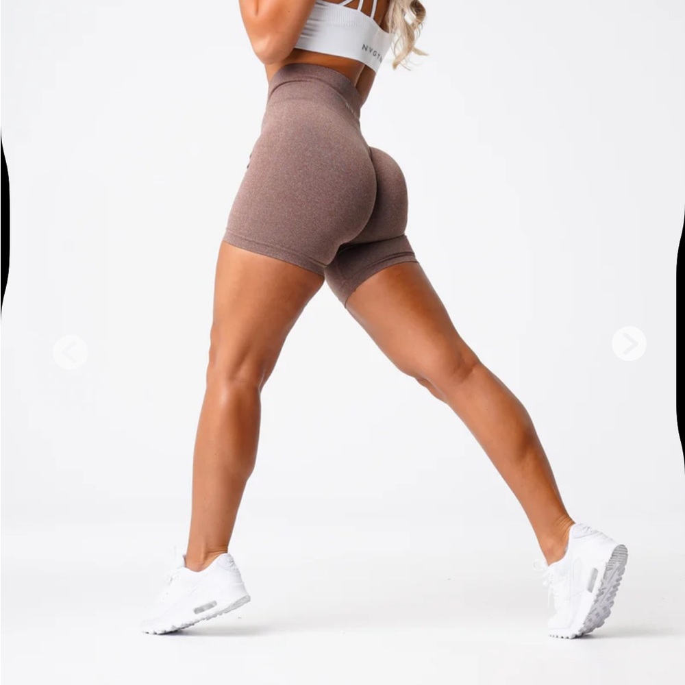 NVGTN Women’s Cocoa Pro Seamless Shorts in Medium
